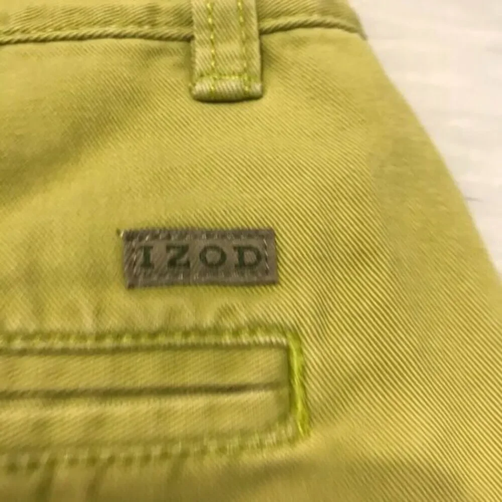 Izod pistachio green‎ flat front shorts size 33